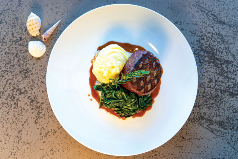 Moonshadows Malibu - Filet Mignon (10 Oz), Spinach, Mashed Potatoes, Red Wine Reduction