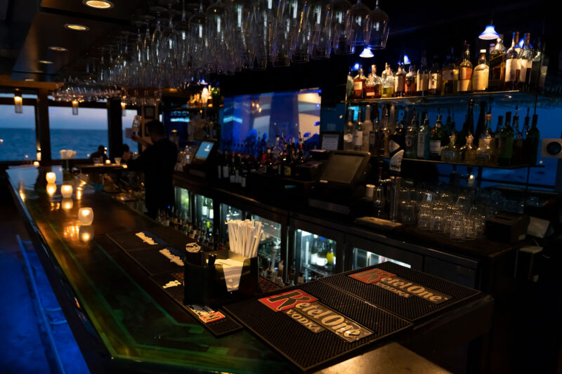 Moonshadows Malibu - Bar at night