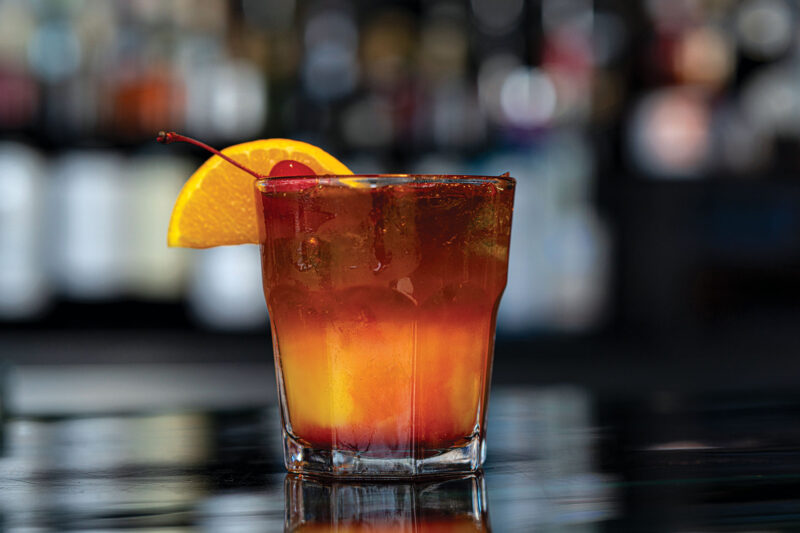 Moonshadows Malibu - Mix cocktail with cherry & slice of orange