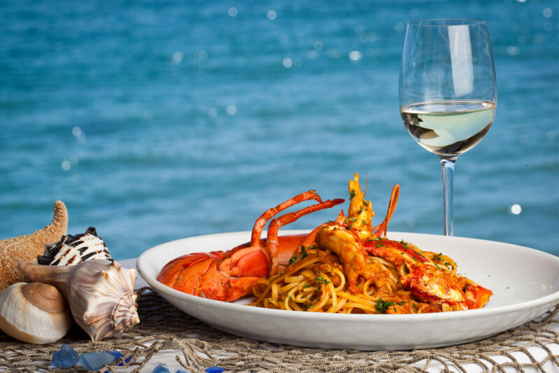 Moonshadows Malibu - Pasta with Lobster & a glass of champagne