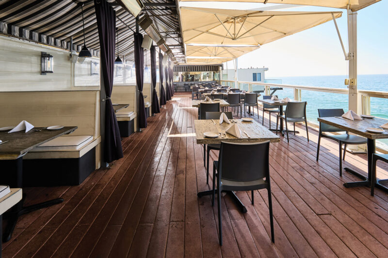 Moonshadows Malibu - patio dining