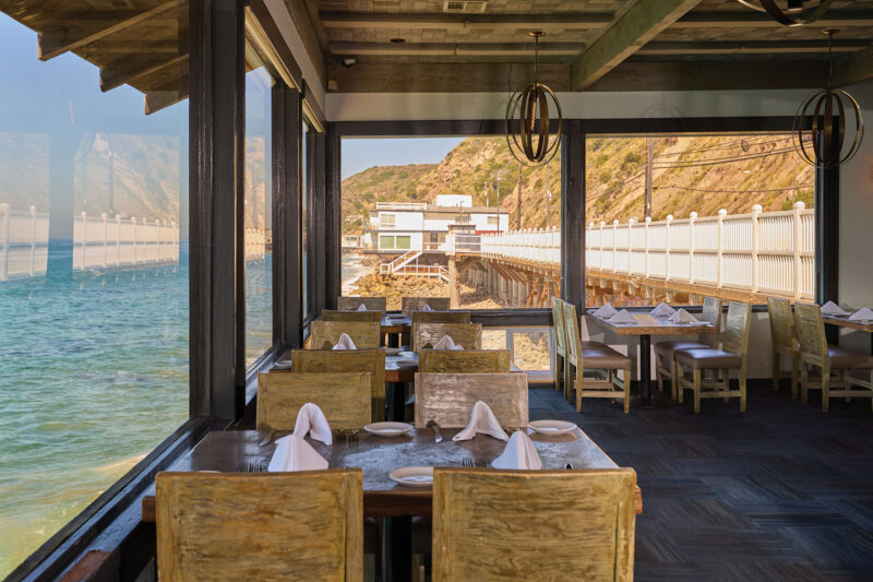 Moonshadows Malibu - inside dining